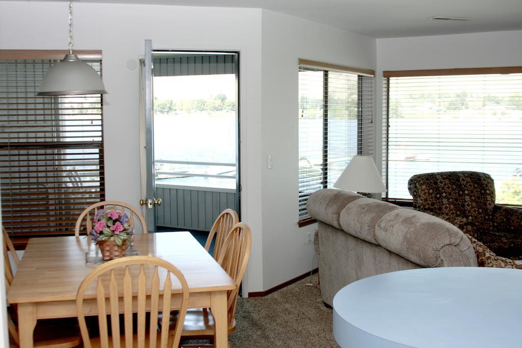 Petersons Waterfront Apartment Chelan Exterior photo