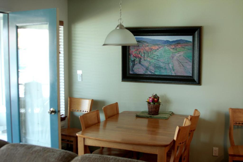 Petersons Waterfront Apartment Chelan Room photo